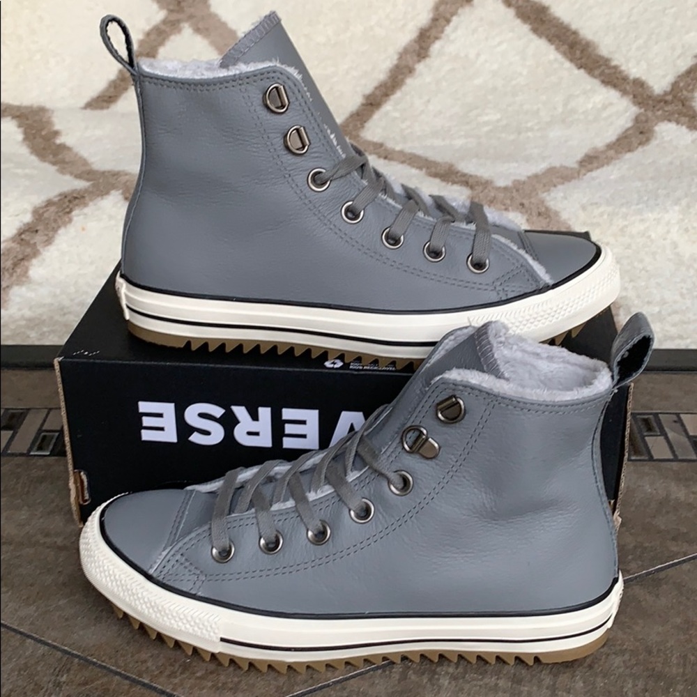 New CONVERSE CTAS HIKER BOOT HI MASON/EGRET/GUM WMNS ( never worn)